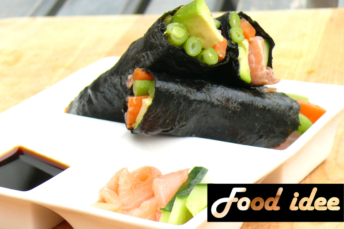 Sushi zonder rijst met zalm en avocado