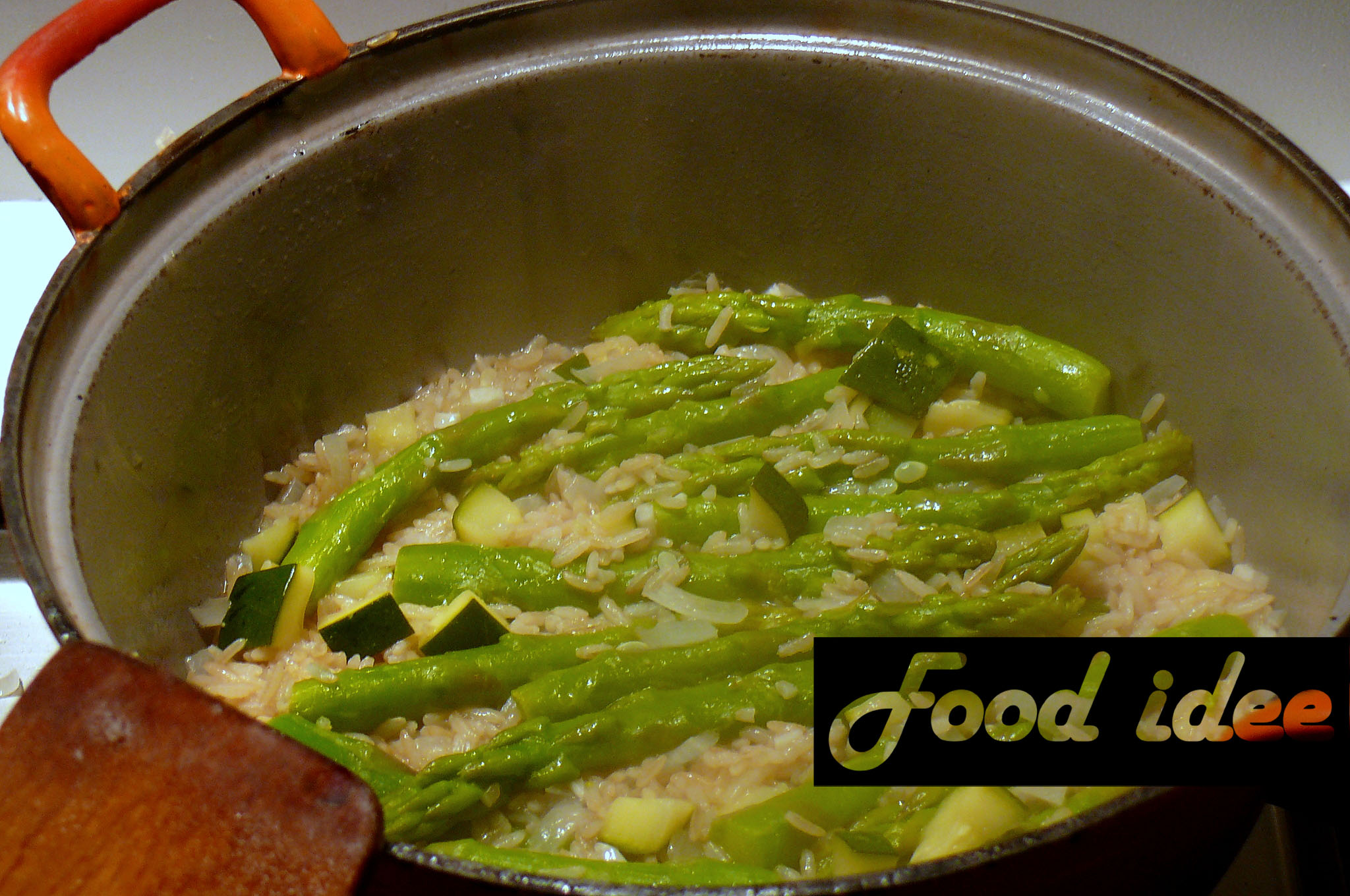 Risotto van zilvervliesrijst en groene asperges